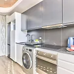 Studio With Balcony And City Views